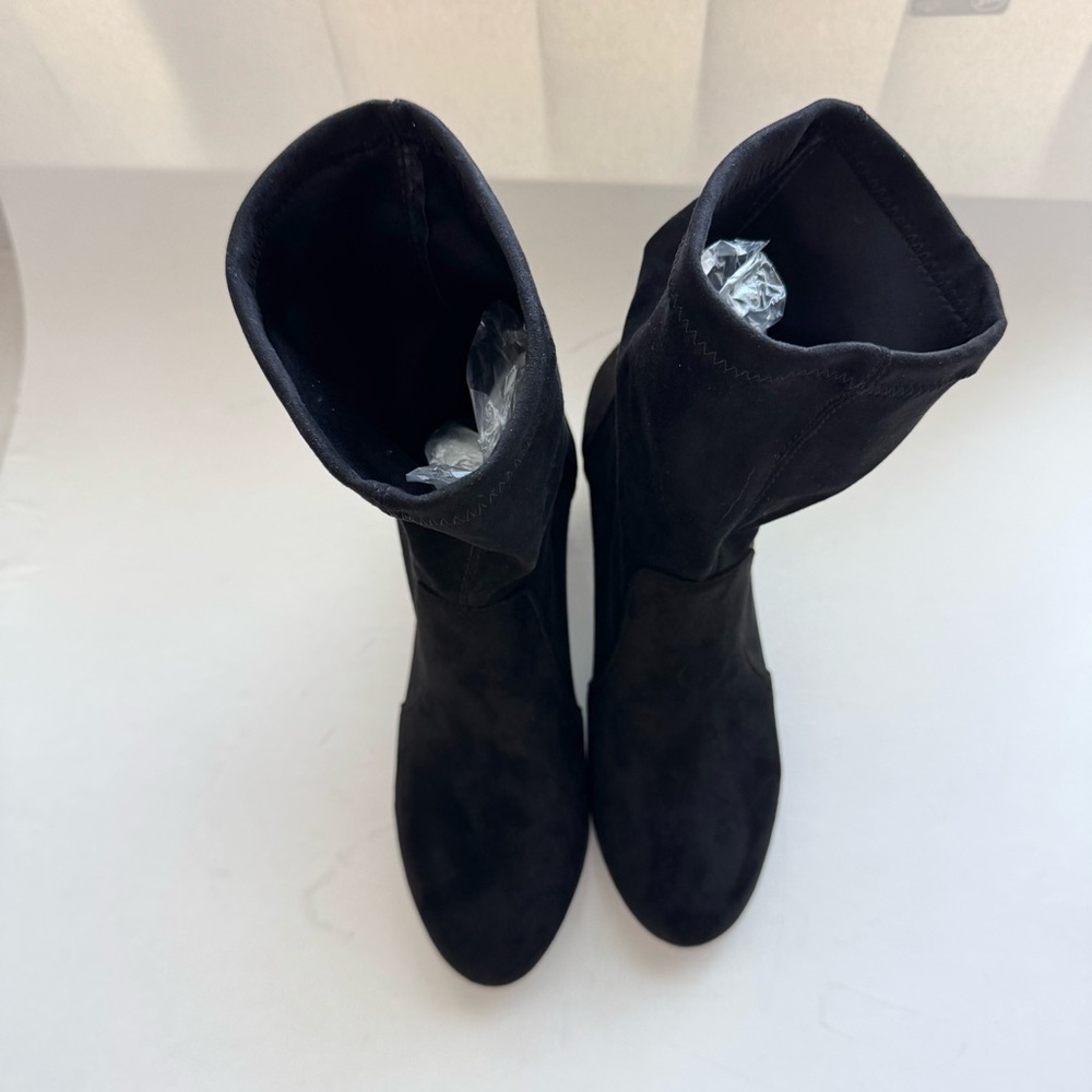 FOWT Women Size 8 Suede Black Boots - Picture 2 of 11